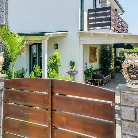 Eksotika Bed & Breakfast *