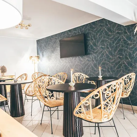 Alojamento de Acomodação e Pequeno-almoço Eksotika 4*