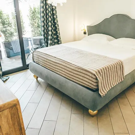 Eksotika ベッド・アンド・ブレックファスト 4*